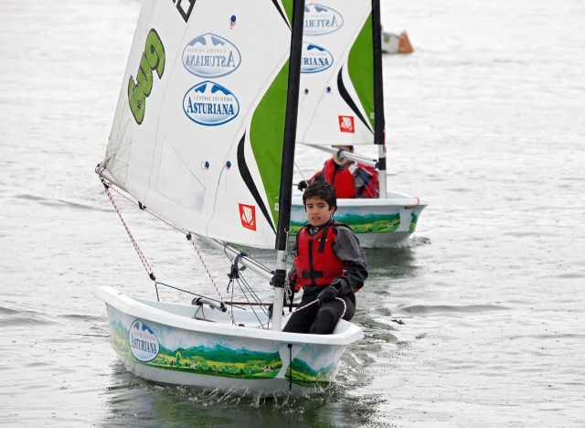  Participating in the children's regatta 